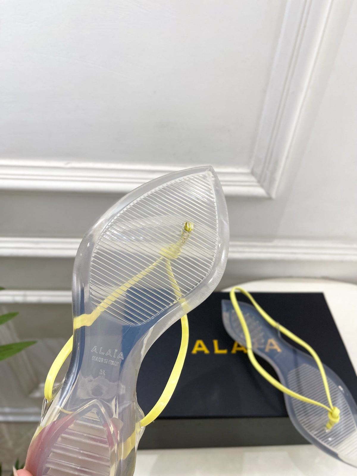 ALAIA 26S POINTED-TOE THONG SANDALS IN YELLOW AND TRANSPARENT PVC
