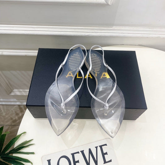 ALAIA 26S POINTED-TOE THONG SANDALS IN WHITE SATIN AND TRANSPARENT PVC