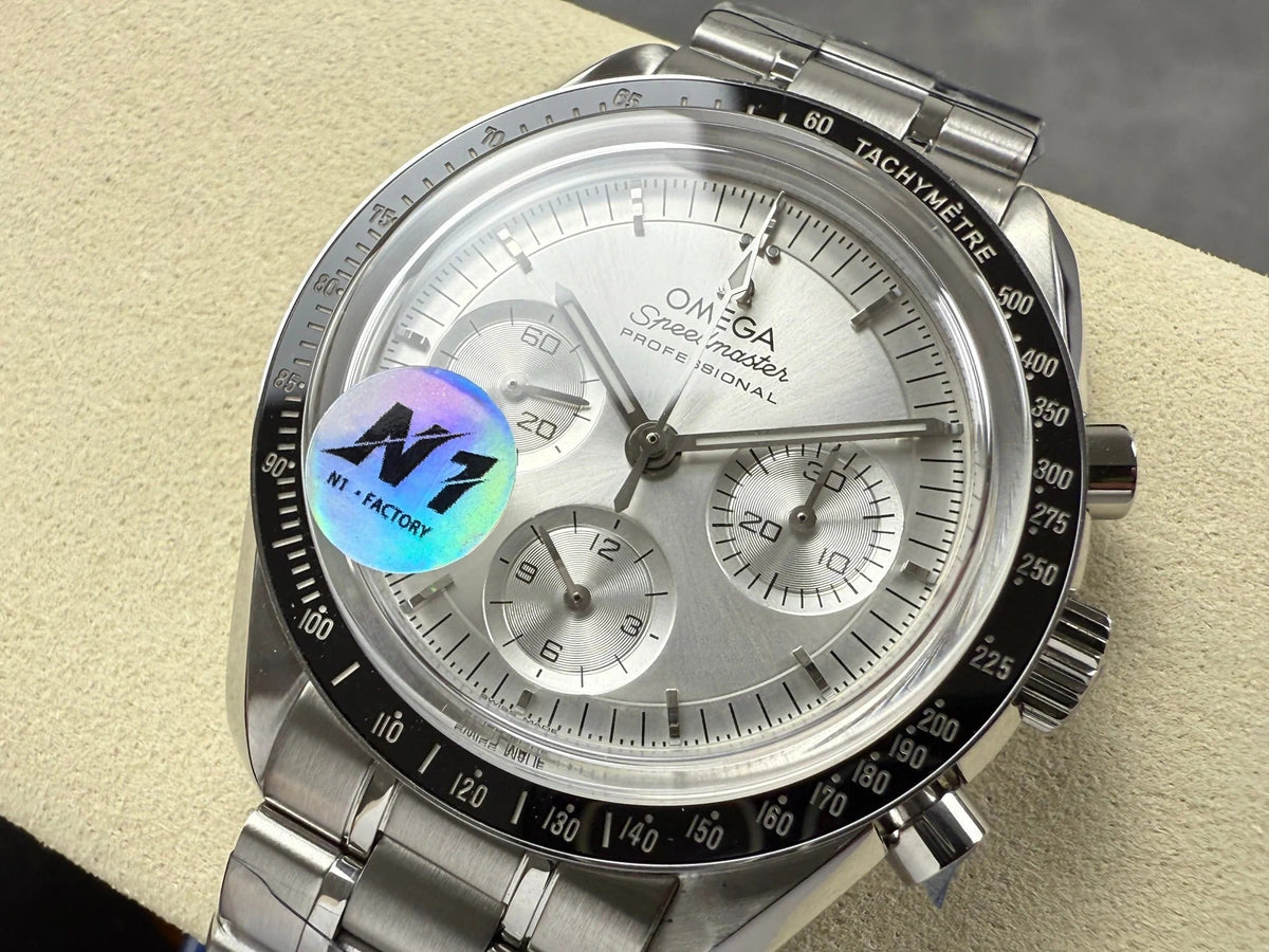 Omega Speedmaster Professional Moonwatch 42mm Stainless Steel Strap Silver Dial