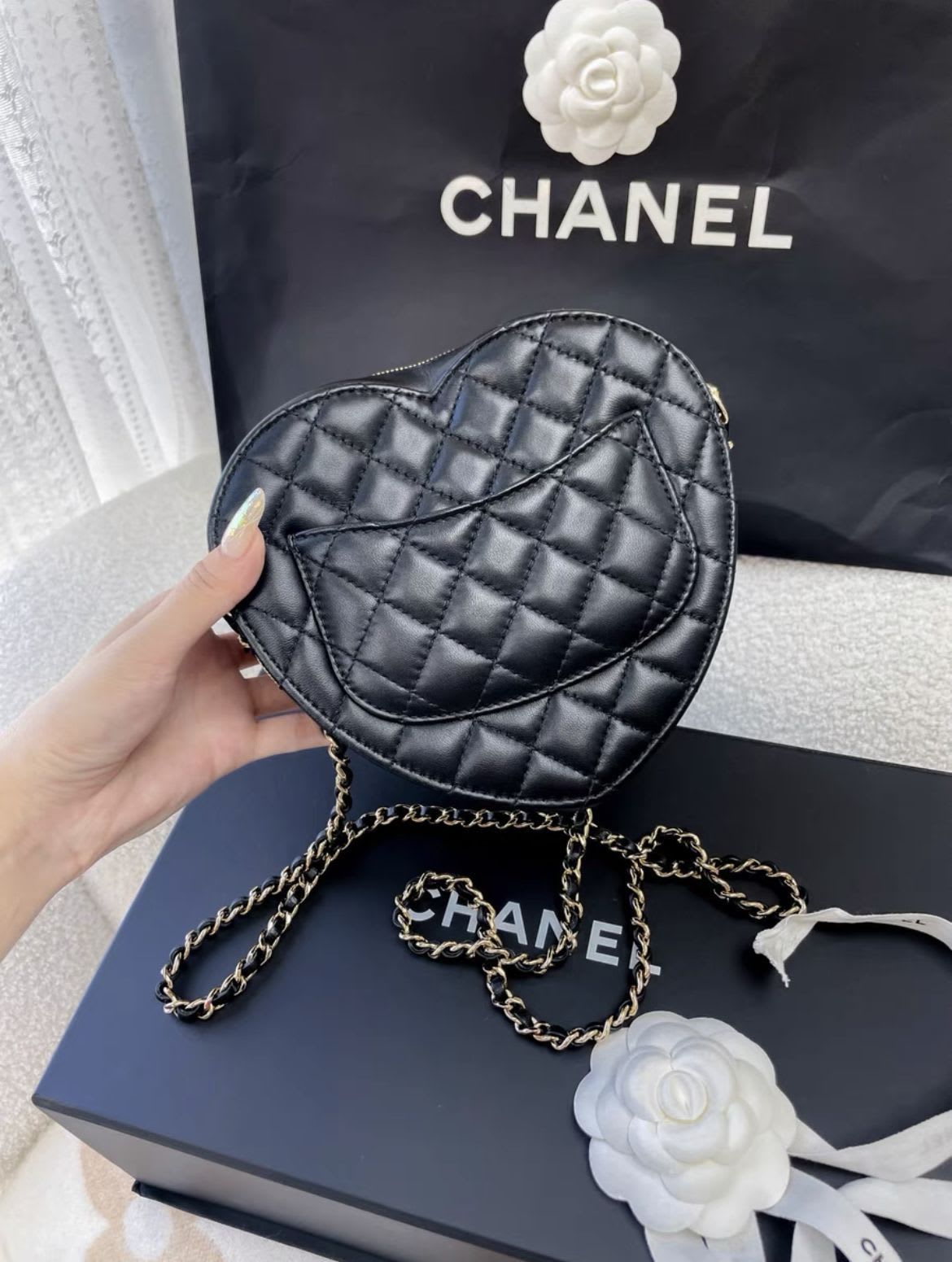 Chanel Luxury Leather Black Handbag Style 16 Rovelle Bags