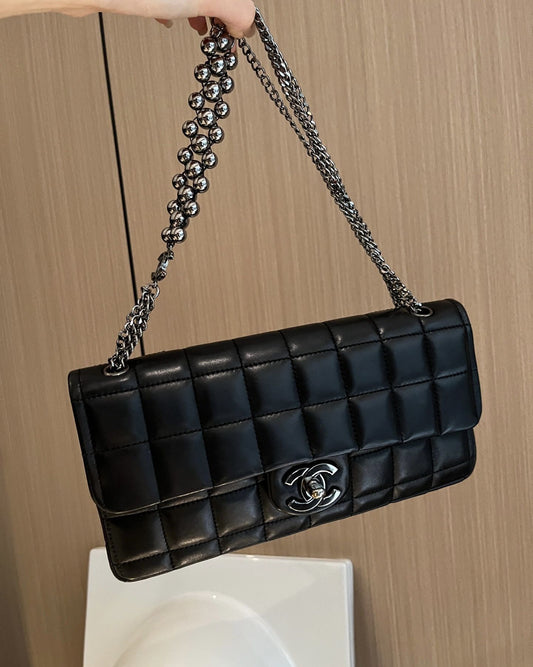 Chanel Luxury Leather Black Handbag Style 14 Rovelle Bags