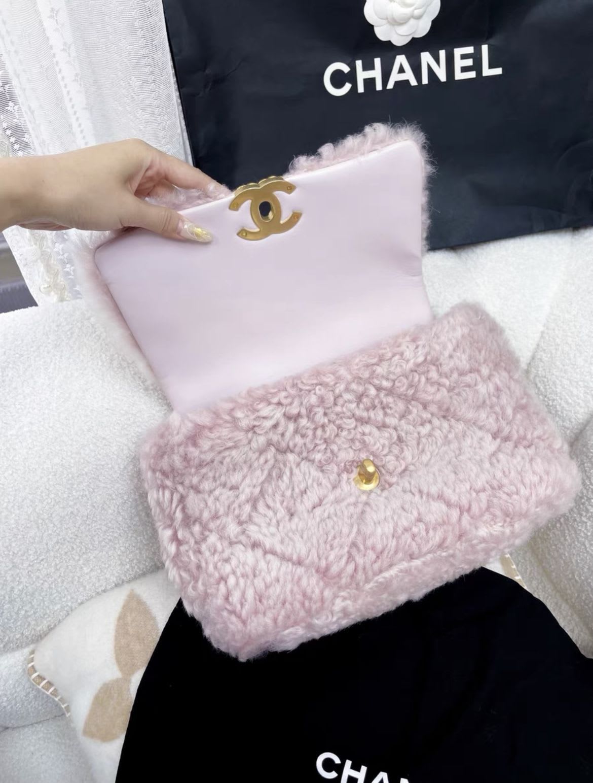 Chanel Luxury Leather Pink Shoulder Bag Rovelle Bags