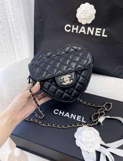 Chanel Luxury Leather Black Handbag Style 16 Rovelle Bags