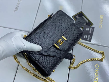 Chanel Ladies Purse 鈥� Black