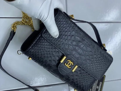 Chanel Ladies Purse 鈥� Black