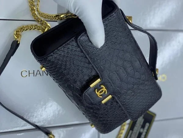 Chanel Ladies Purse 鈥� Black