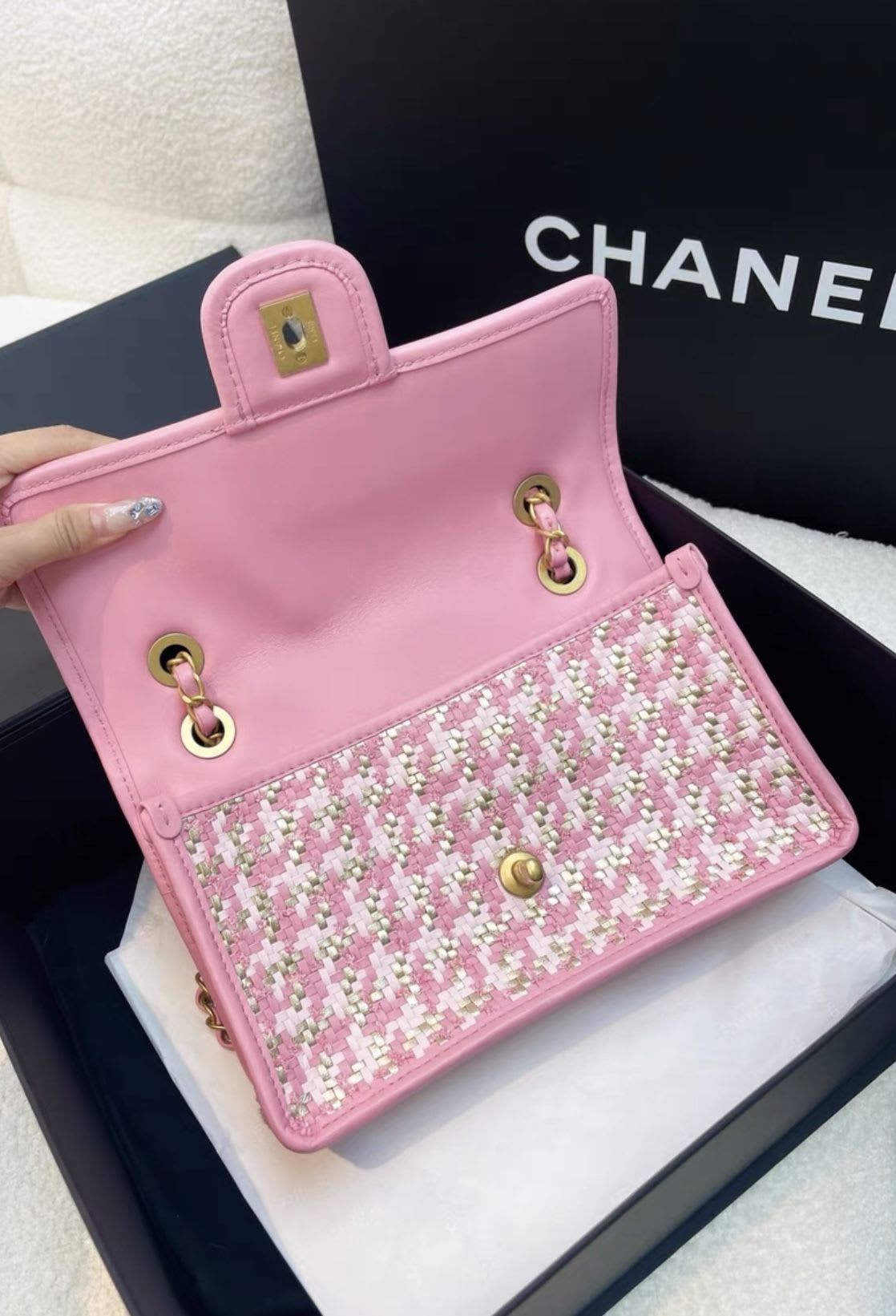 Chanel Luxury Leather Pink Handbag Pink Rovelle Bags