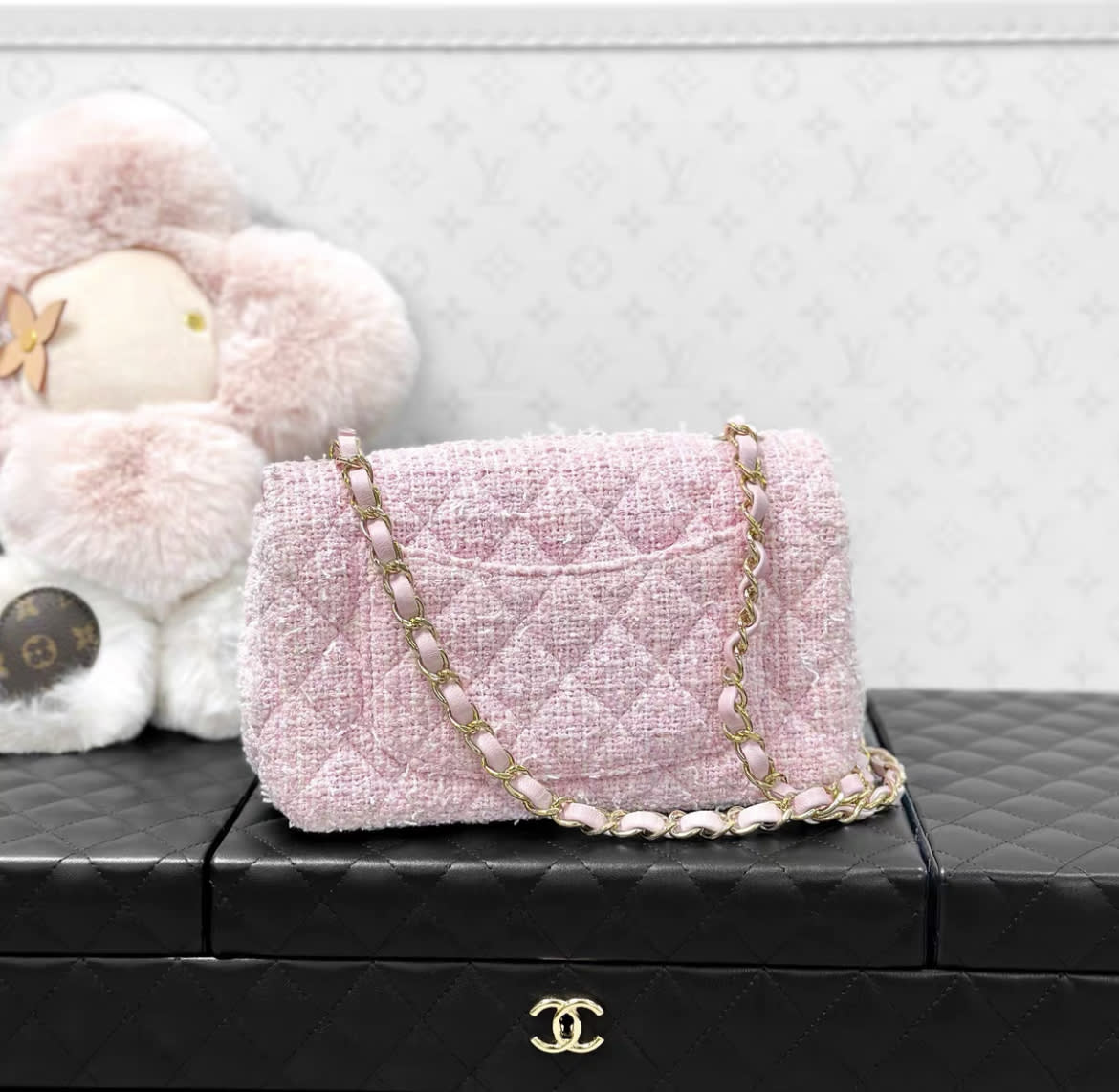 Chanel Luxury Leather Pink Shoulder Bag Pink Rovelle Bags
