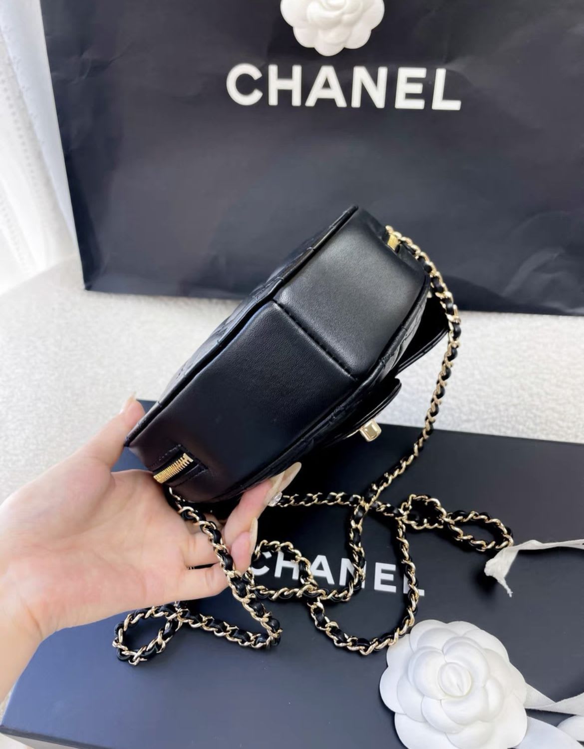 Chanel Luxury Leather Black Handbag Style 16 Rovelle Bags