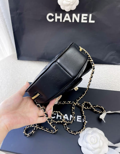 Chanel Luxury Leather Black Handbag Style 16 Rovelle Bags