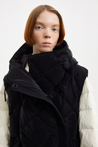 Atti Vest Powder Black