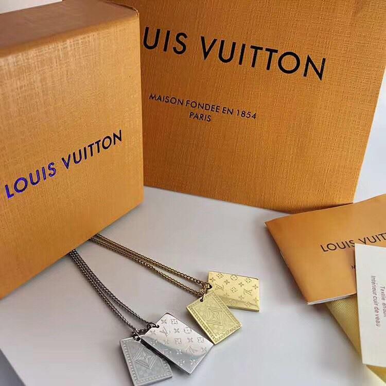 High-end Letter Block Pendant Necklace lbcase
