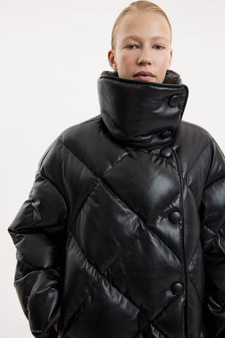Queen Leather Black