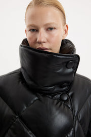 Queen Leather Black