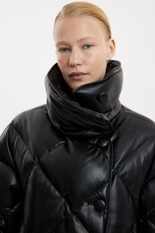 Queen Leather Black