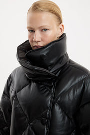 Queen Leather Black
