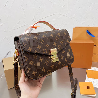 2022 new European and American retro postman bag lbcase