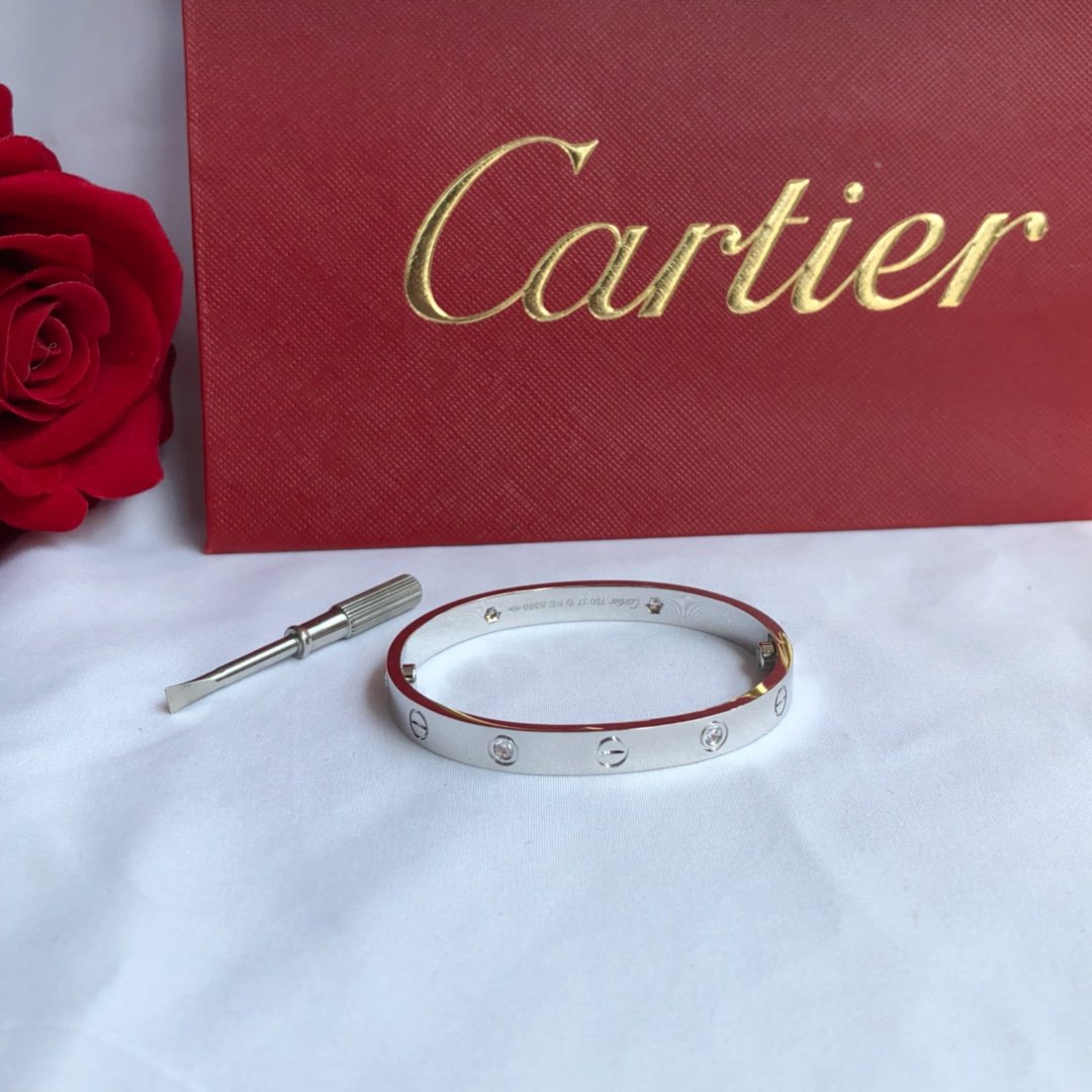 Classic 4-diamond Love Bracelet lbcase
