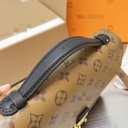 2022 new European and American retro postman bag lbcase