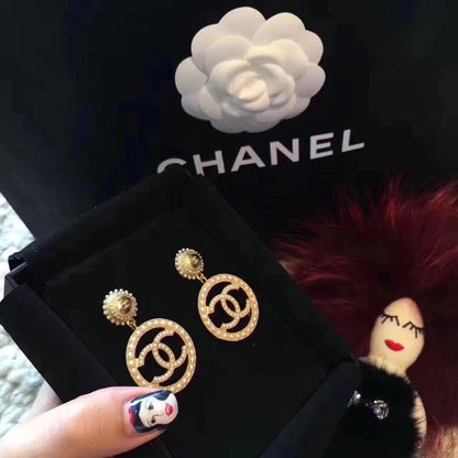 Gold pearl earrings