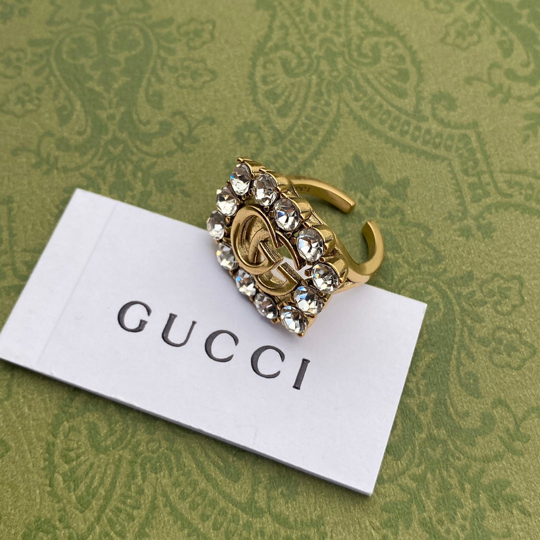 Ring with crystals