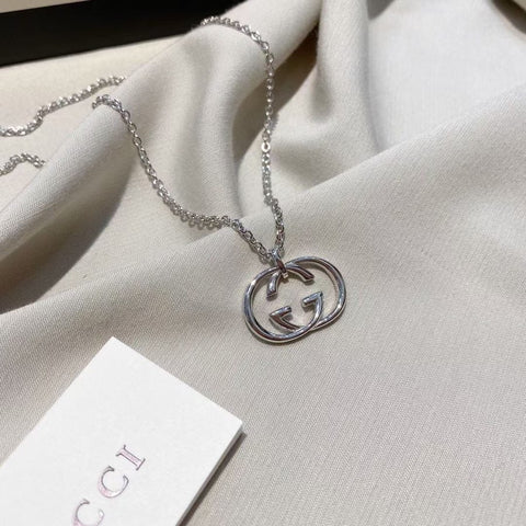 Slivery necklace