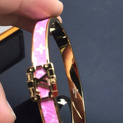 Pink fashion bracelet