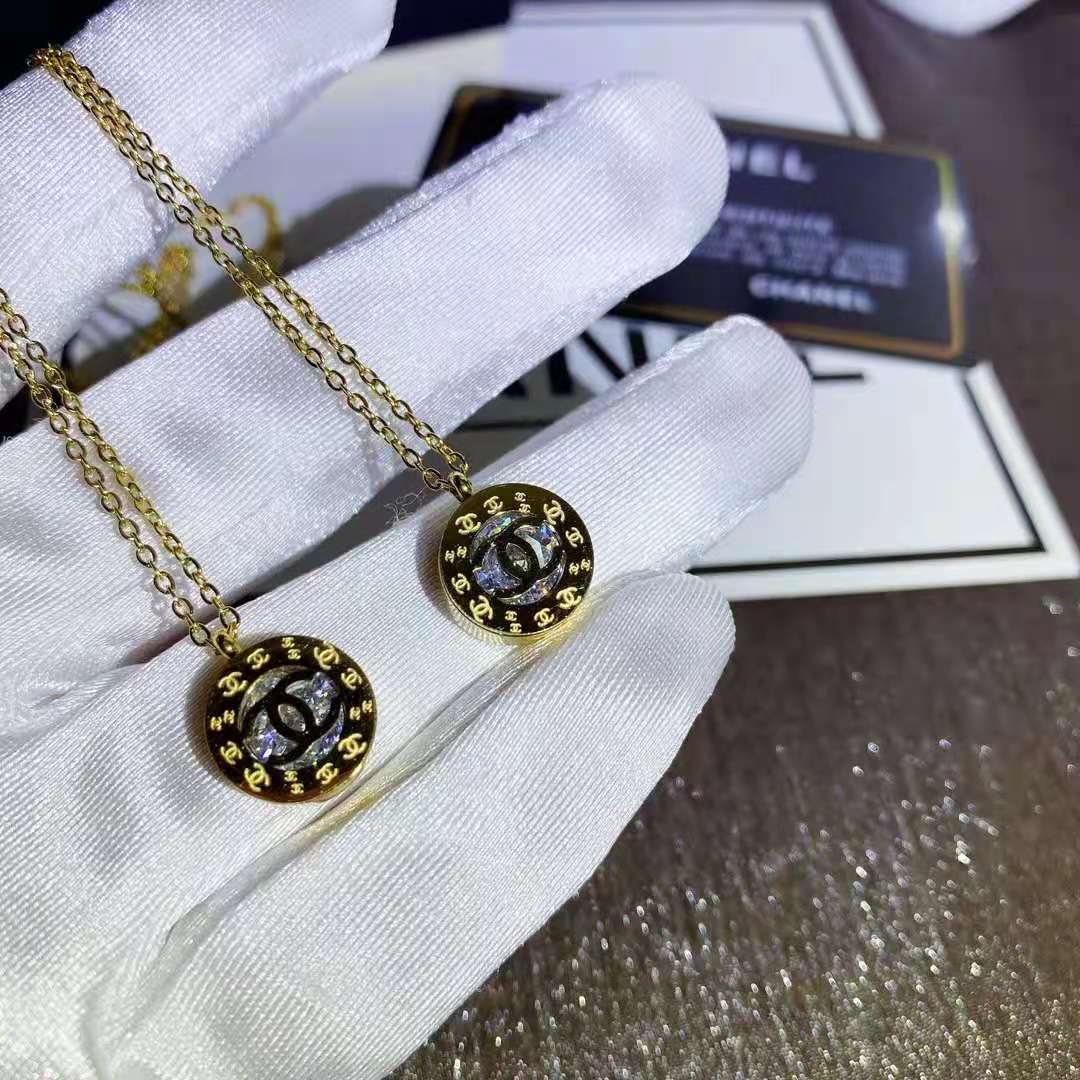18k Solitaire Necklace Ladies lbcase