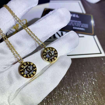 18k Solitaire Necklace Ladies lbcase