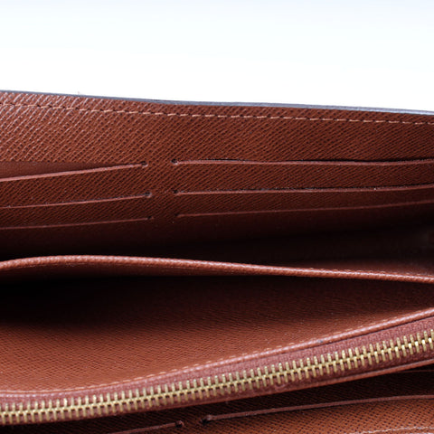 Sarah Wallet Monogram Newer