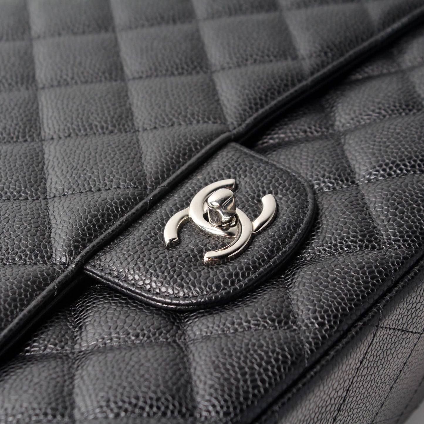 Classic Flap Maxi Caviar 14M