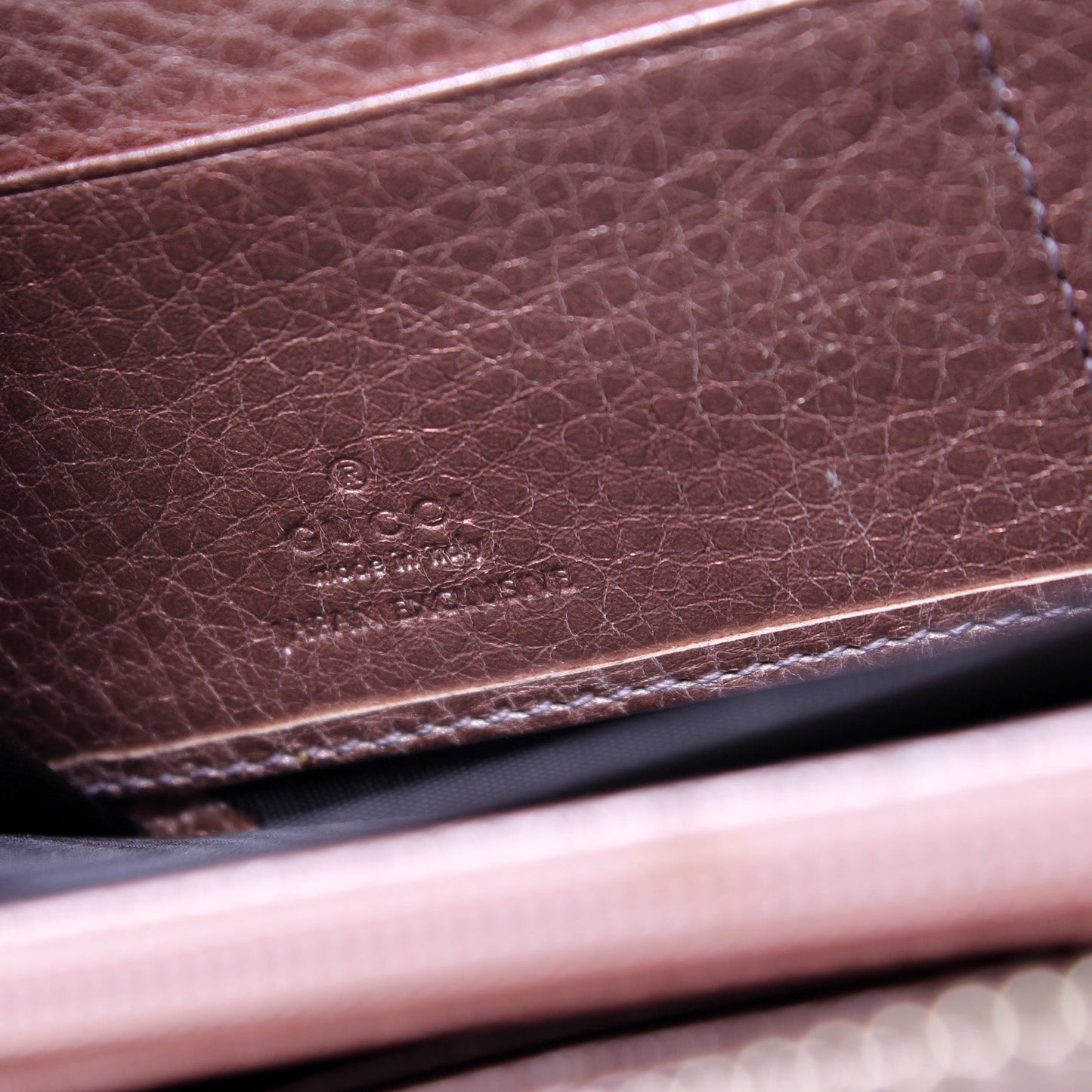 308004 Soho Zippy Wallet lbcase
