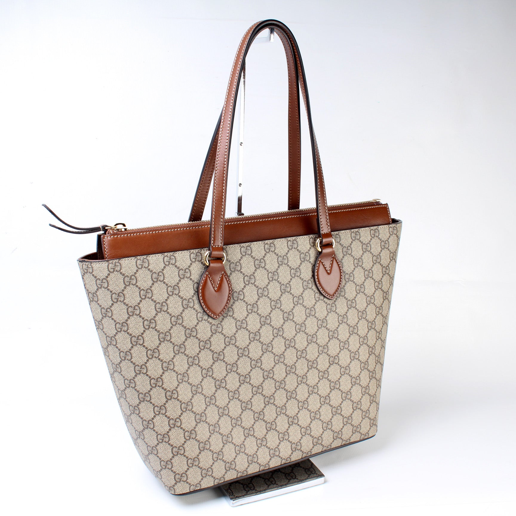 415721 GG Supreme Tote lbcase