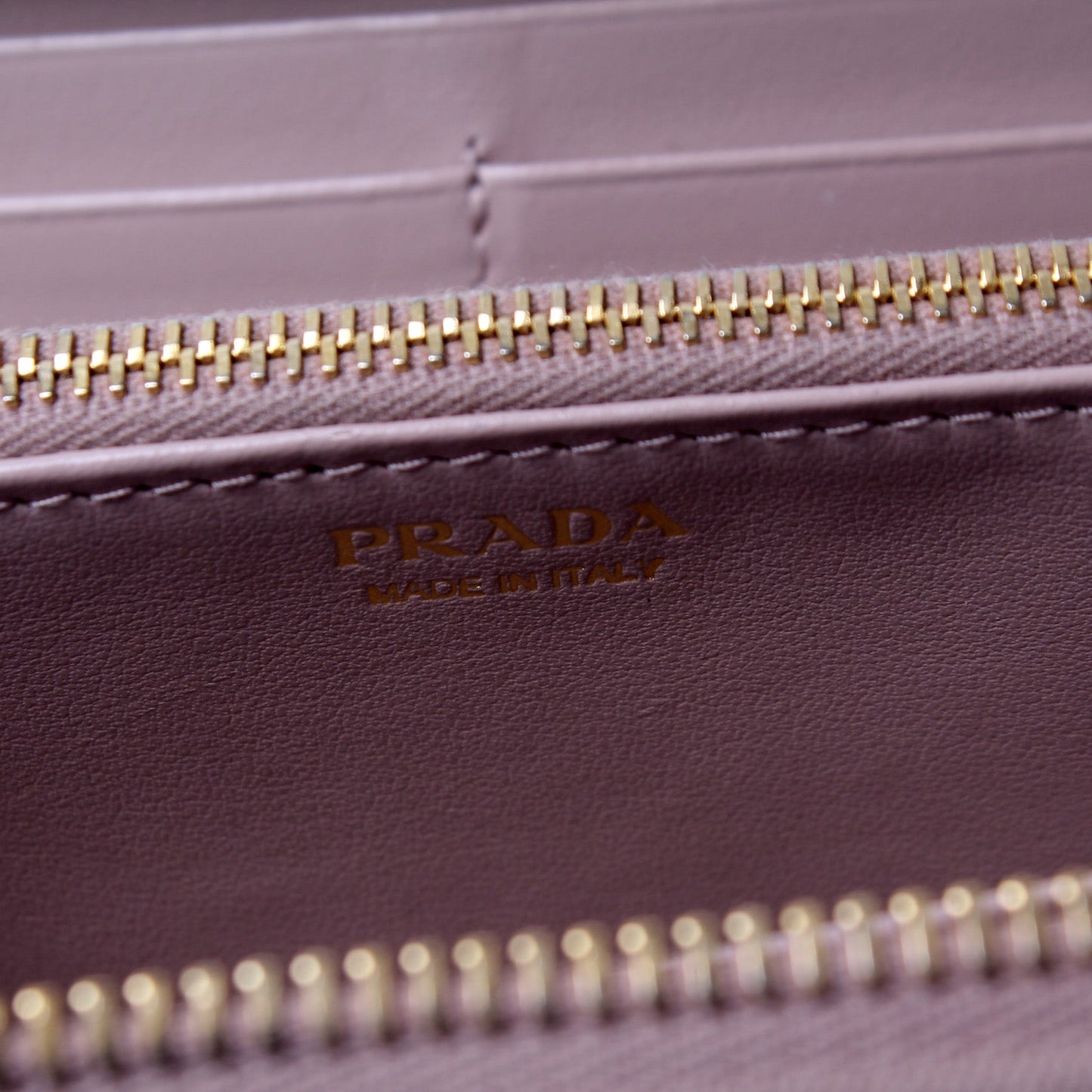 Vitello Move Zip Around Wallet