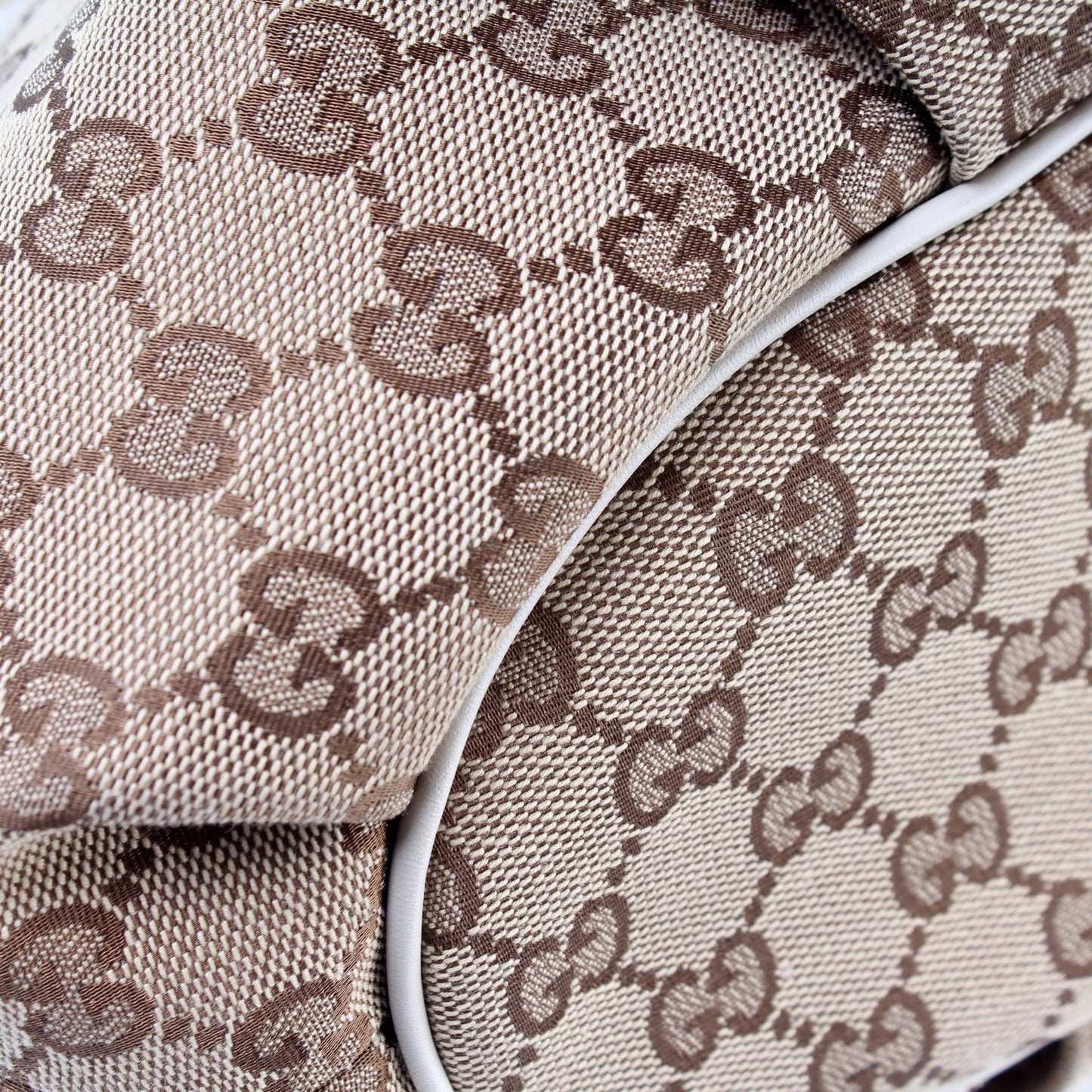 388930 GG Canvas Shoulder Bag lbcase