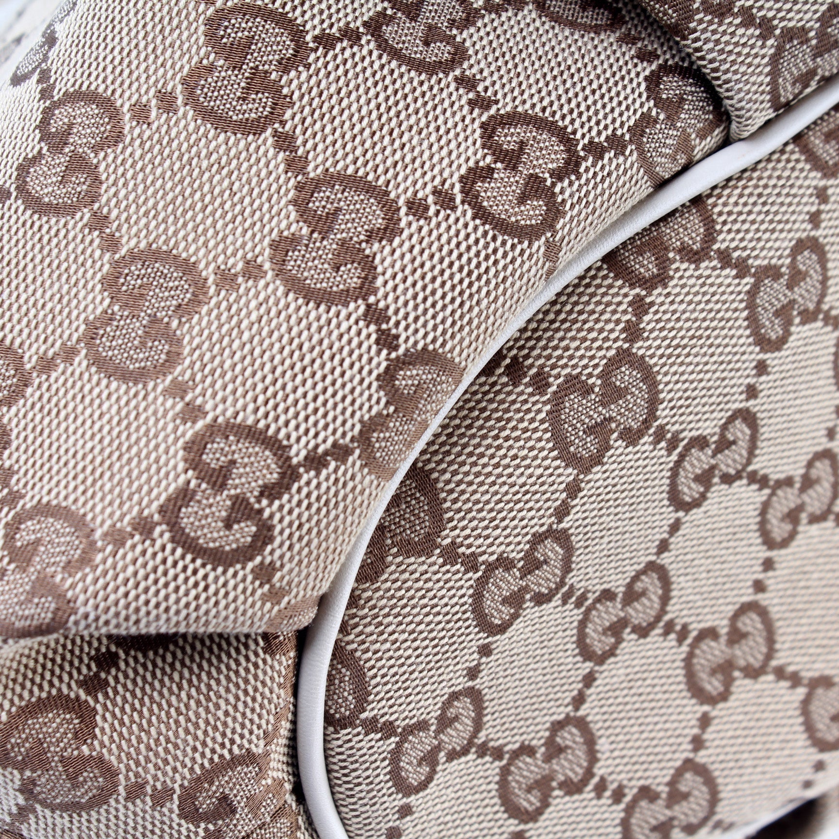 388930 GG Canvas Shoulder Bag lbcase