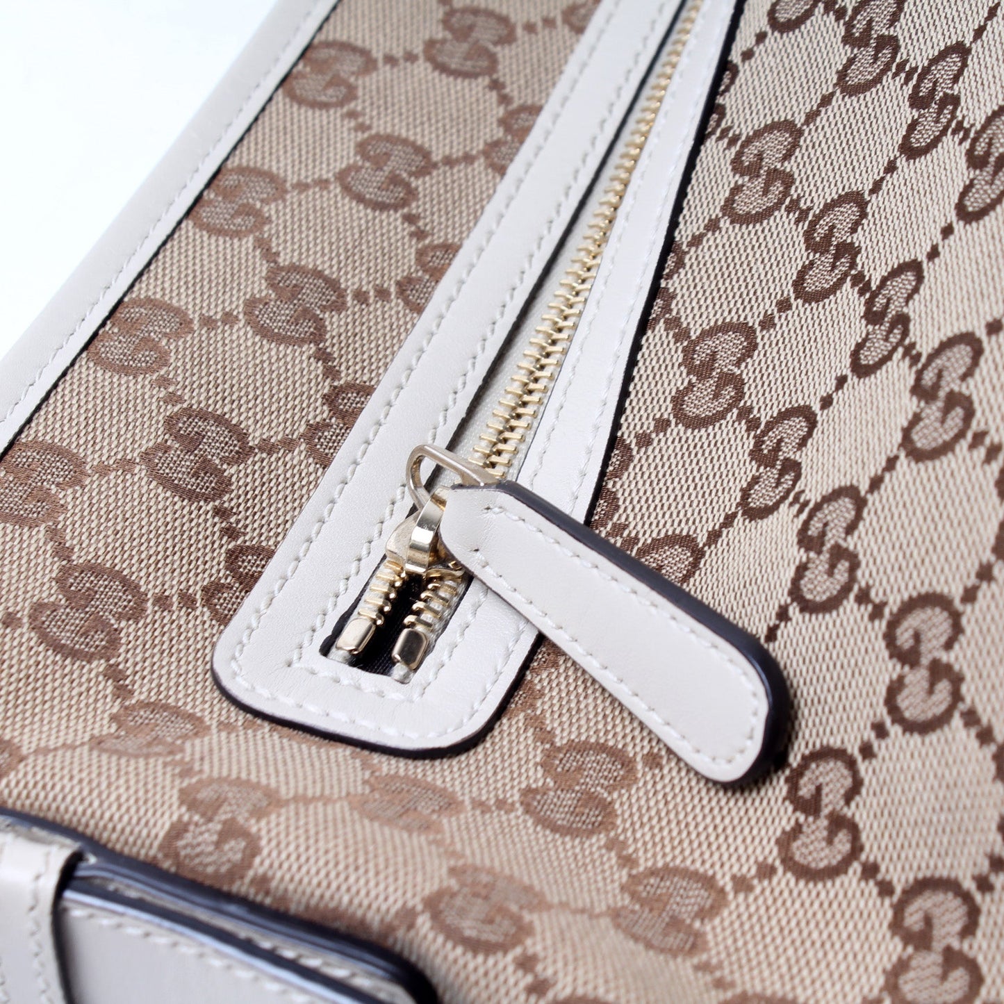 388930 GG Canvas Shoulder Bag lbcase