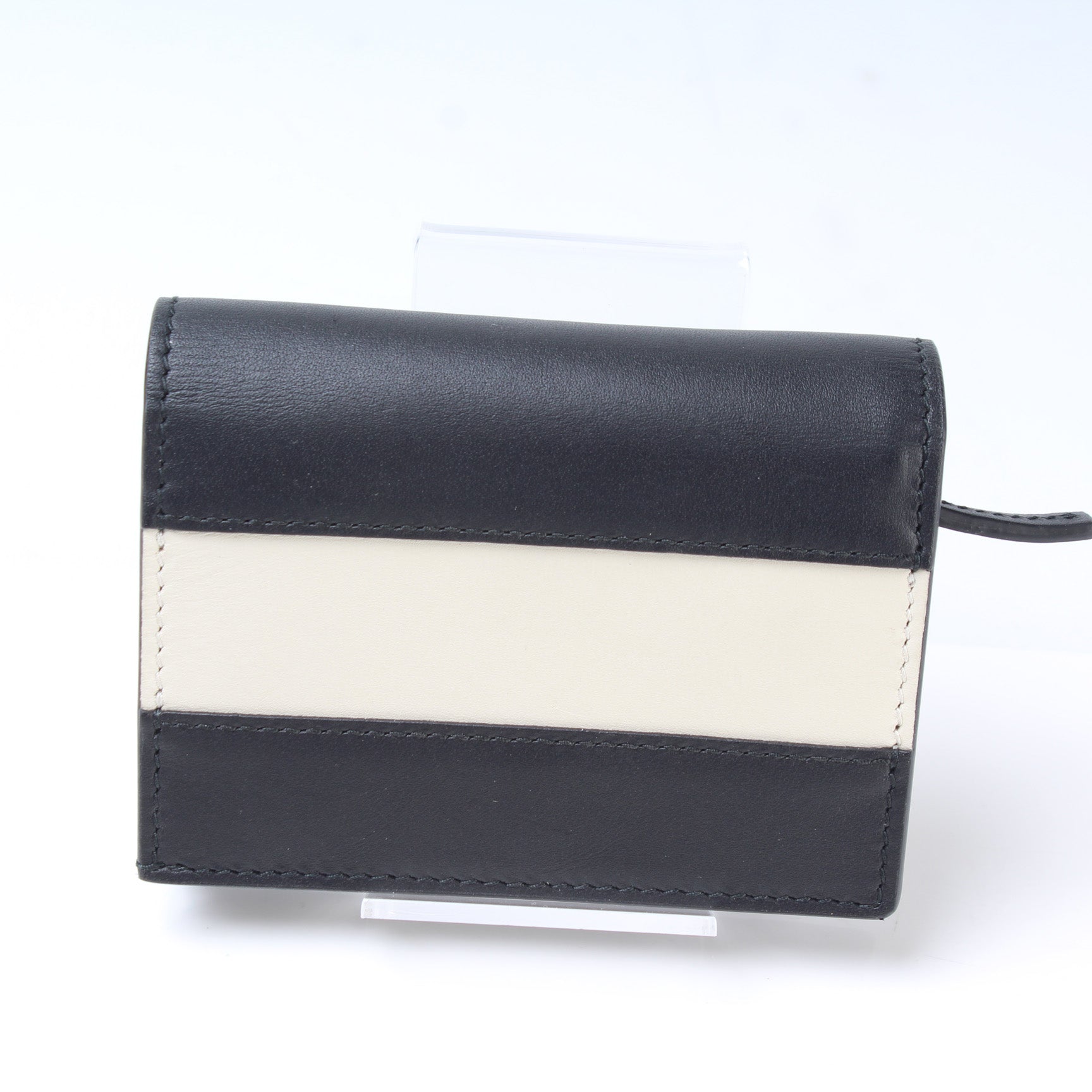 476072 Queen Margaret Compact Wallet lbcase