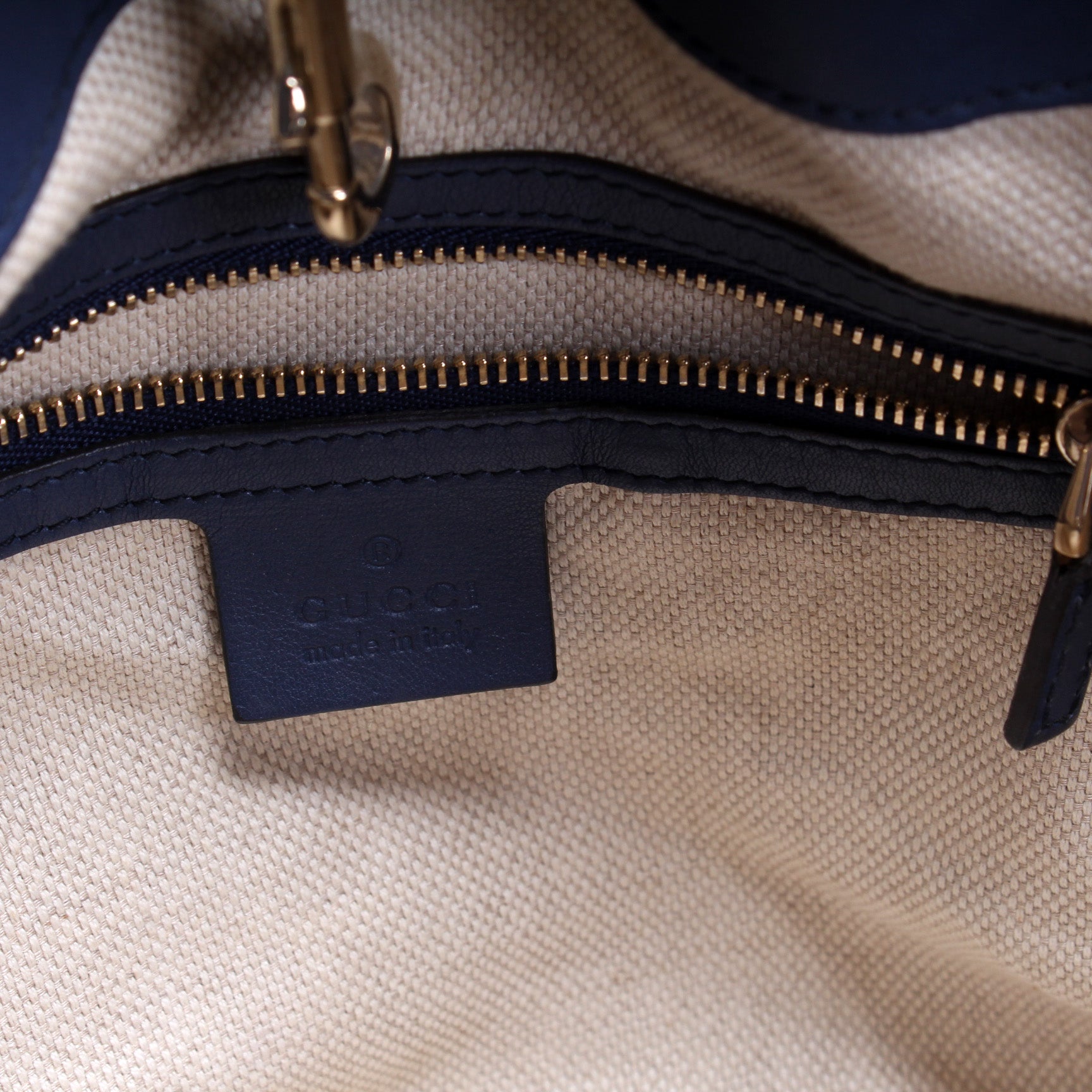 308982 Soho Leather Shoulder Medium lbcase