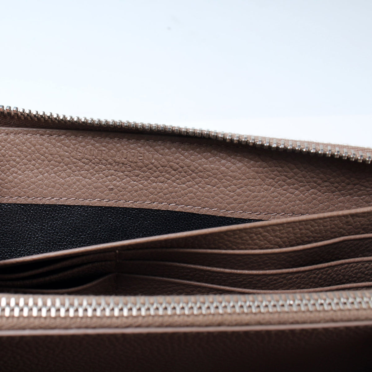 Logo Zip Around Wallet