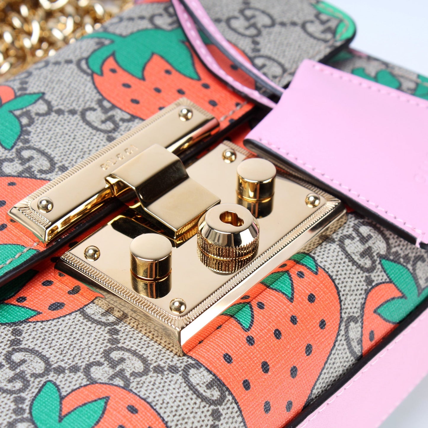 409487 Padlock GG Small Strawberry lbcase