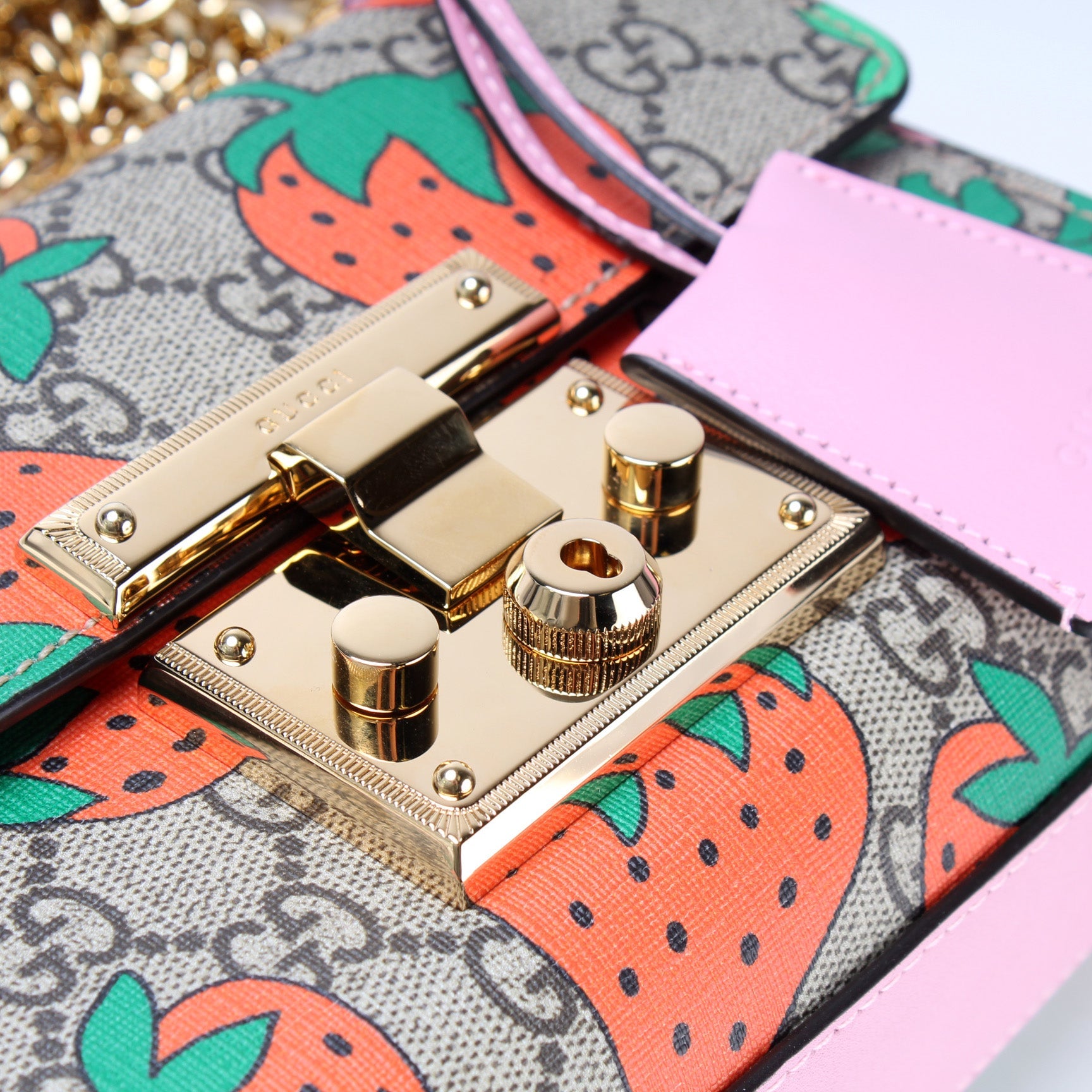 409487 Padlock GG Small Strawberry lbcase