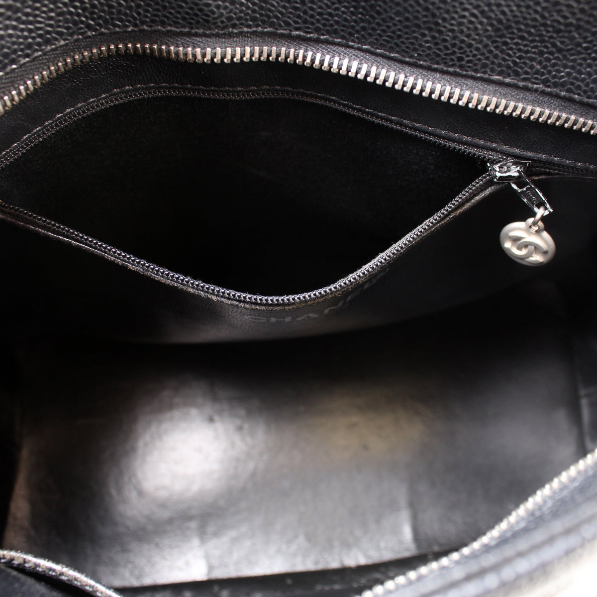 Medallion Tote Caviar 6M