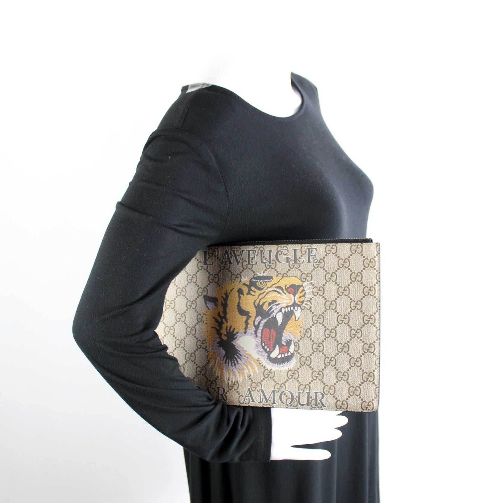 473904 GG Supreme Tiger Pouch lbcase