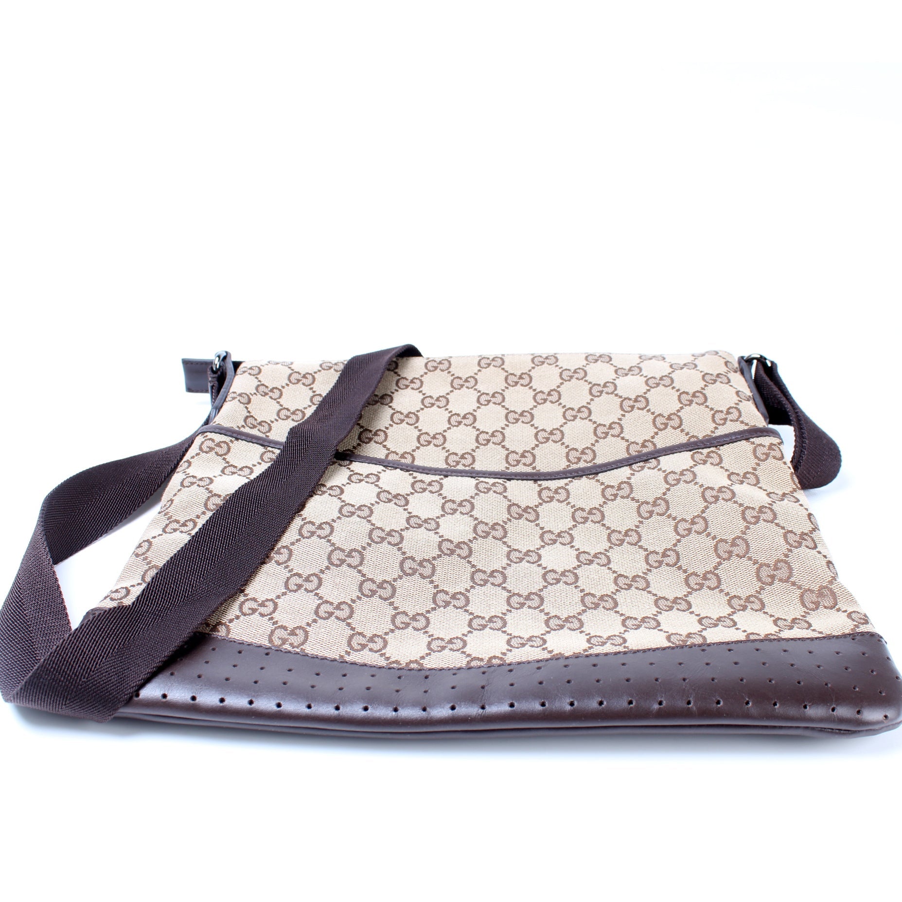 145857 GG Canvas Flat Messenger Medium lbcase