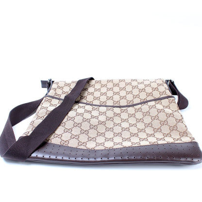 145857 GG Canvas Flat Messenger Medium lbcase