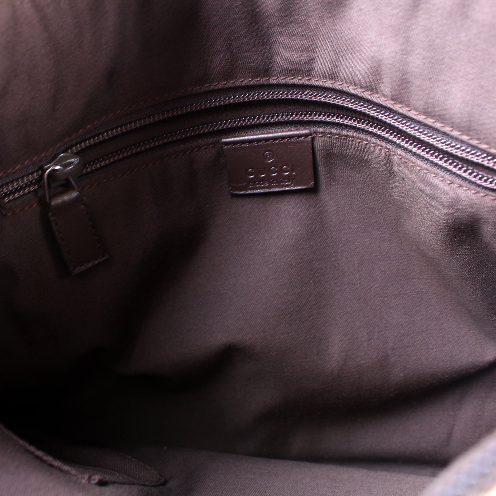 145857 GG Canvas Flat Messenger Medium lbcase