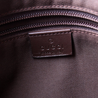 145857 GG Canvas Flat Messenger Medium lbcase