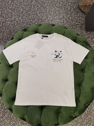 L // V - I N - T H E - C L O U D S - T S H I R T (M E N S & W O M E N S)