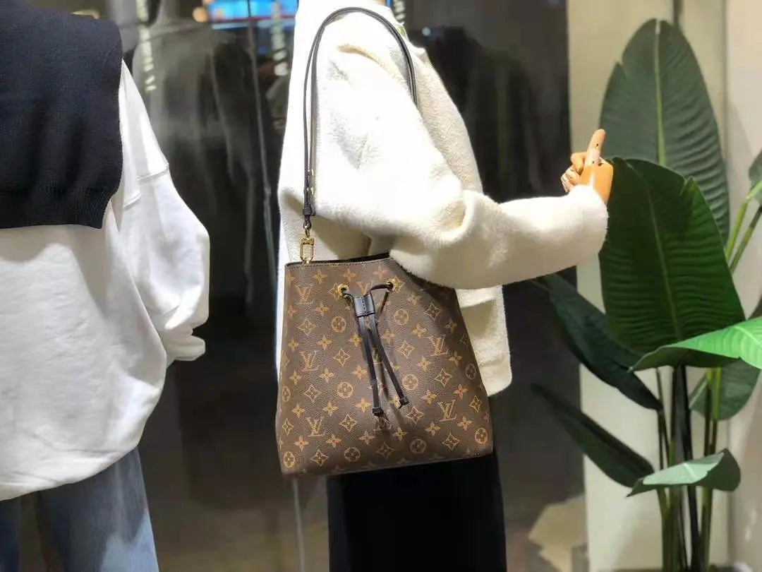 Leather bucket bag lbcase